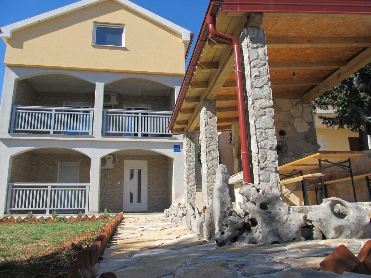 Apartmani Mala Sirena Maslenica Exterior photo