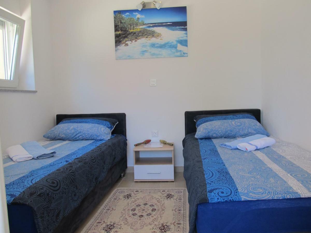Apartmani Mala Sirena Maslenica Exterior photo