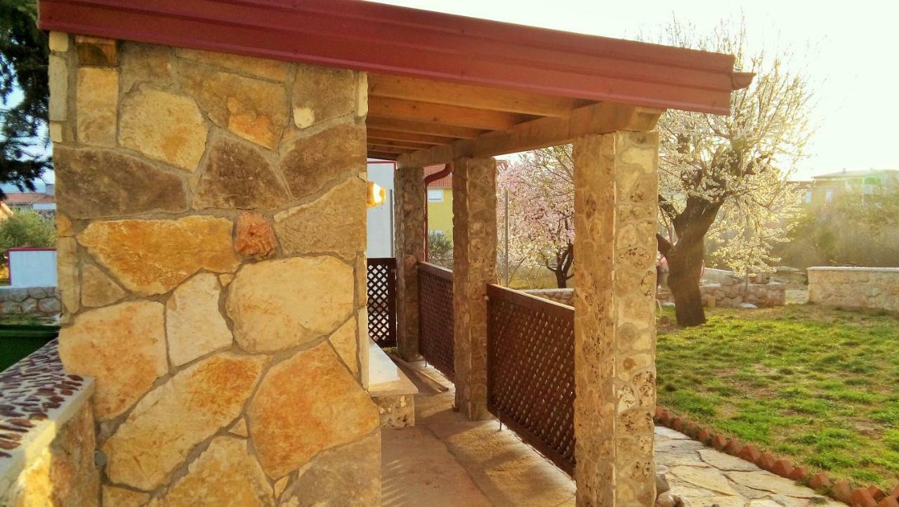 Apartmani Mala Sirena Maslenica Exterior photo